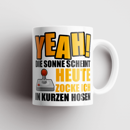 Tasse "Yeah Die Sonne Scheint Heute Zocke Ich In Kurzen Hosen"